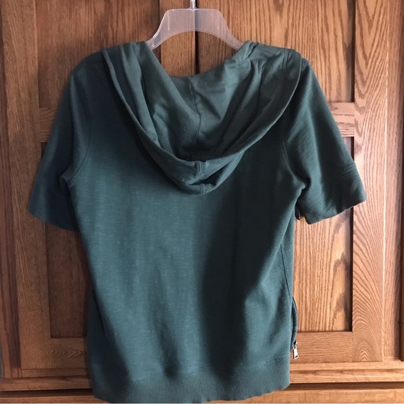 Short sleeve hoodie - Picture 4 of 4